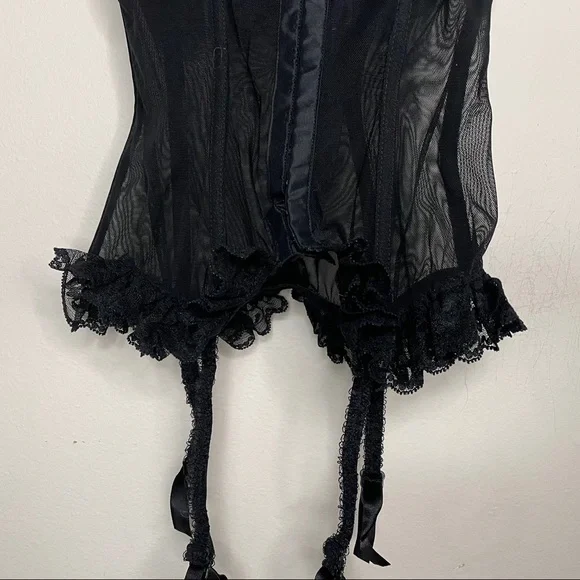Victoria’s Secret lace trim Bustier & garder strap - Picture 3 of 7